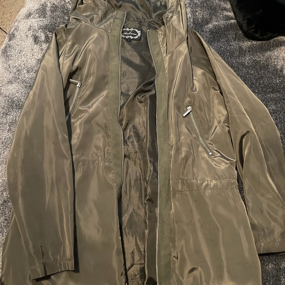 Women’s wind breaker